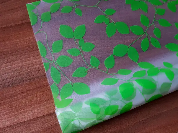 folie sablare geam crengi verzi