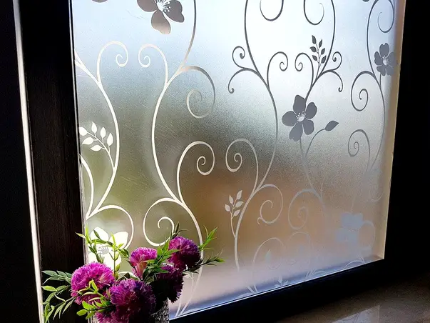 folie sablare geam flori albe blanca