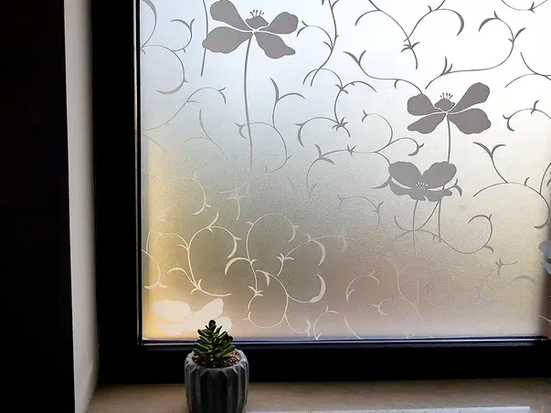 folie sablare geam flori albe lucia