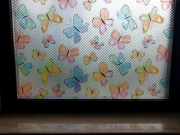 folie sablare geam fluturi colorati