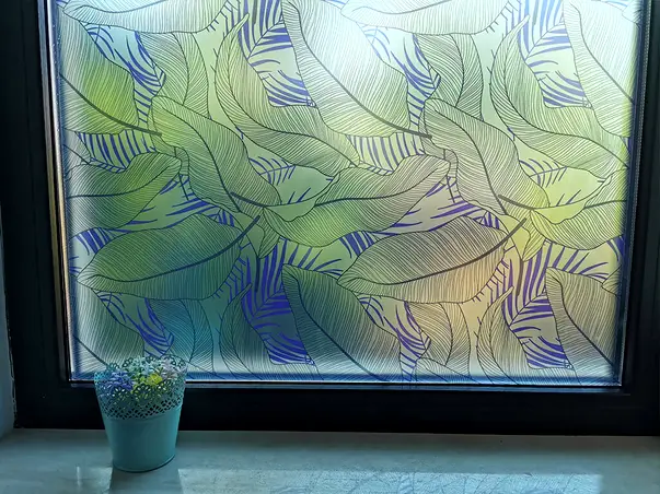 folie sablare geam imprimeu frunze stilizate