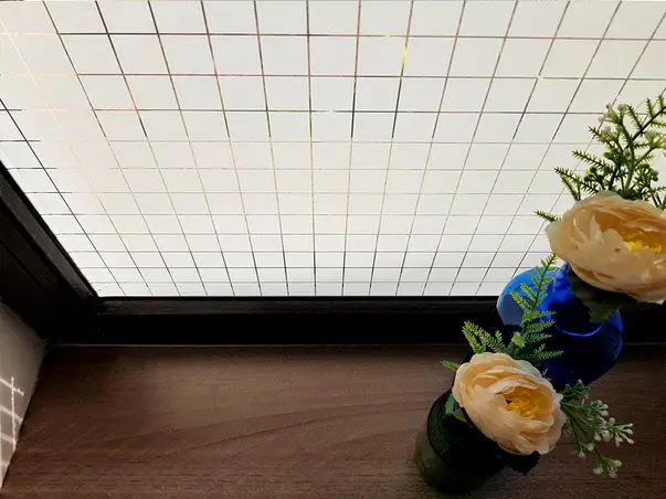 folie sablare geam patrate albe