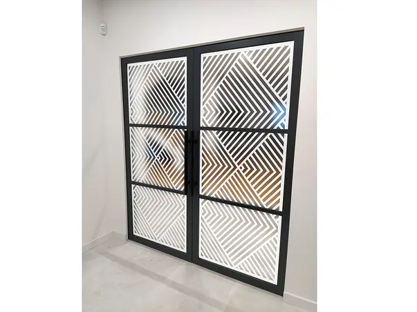 folie sablare usa folina model geometric romburi linii rola 100 210 cm s7