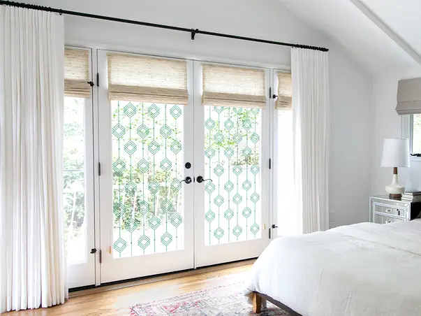 folie usa sticla transparenta cu romburi turcoaz