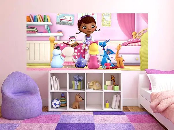 fototapet plusica si jucariile sale