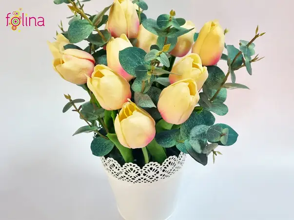 lalele artificiale crem in vas metalic alb