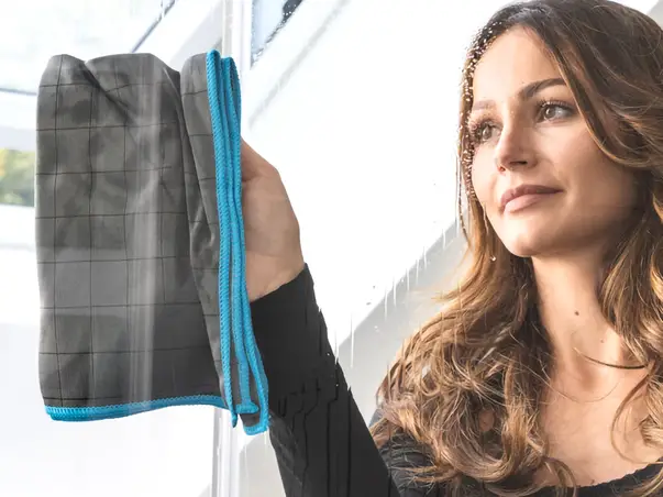 laveta din microfibra pentru sters suprafete de sticla 4