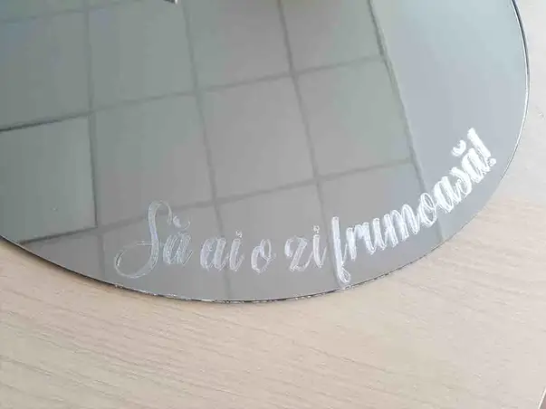 oglinda decorativa inscriptionata