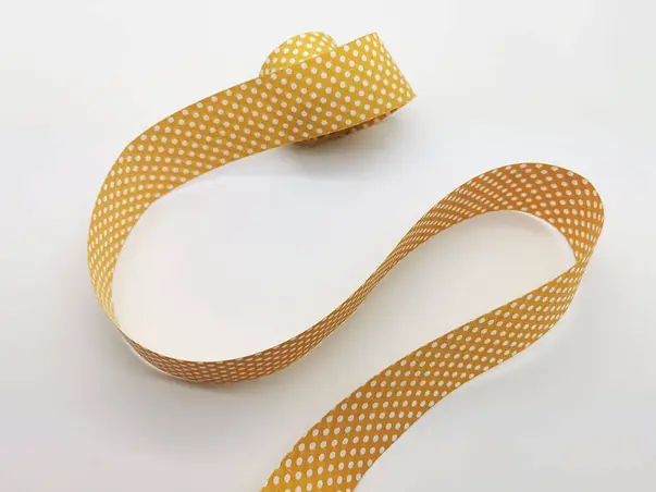 panglica decorativa galbena cu buline