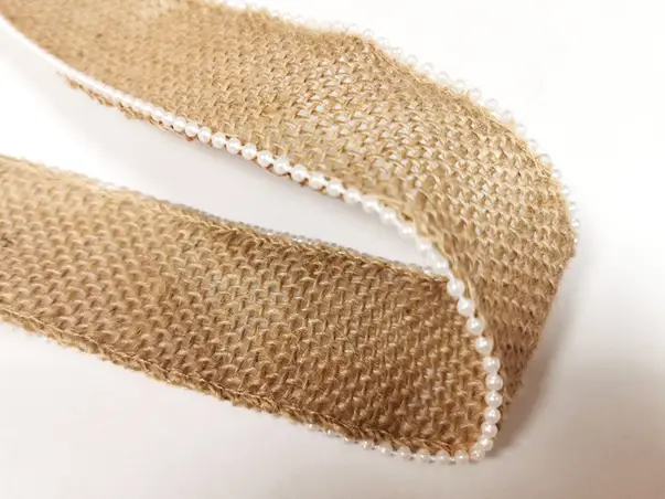 panglica iuta natur cu margele albe