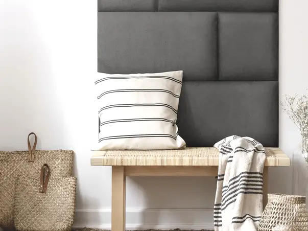 panouri tapitate gri perete hol