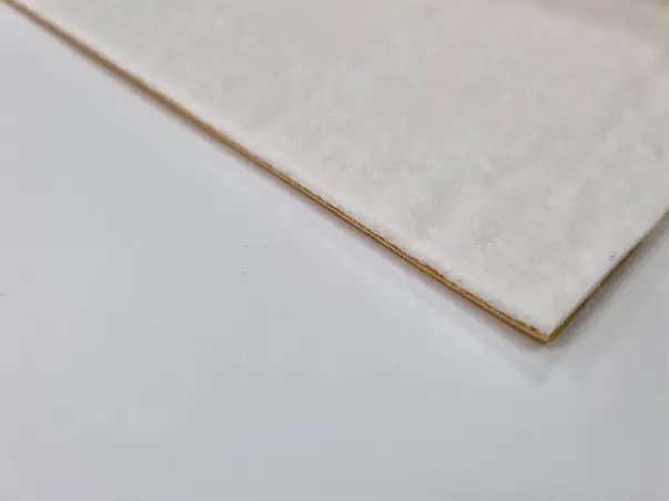 pasla de 3mm autoadeziva alb 2 1400