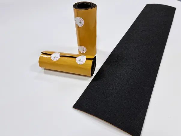 pasla de 3mm autoadeziva neagra 1