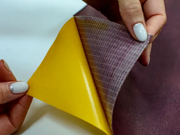 piele artificiala ecologica visiniu bordo aspect natural moale cu adeziv 140cm s1