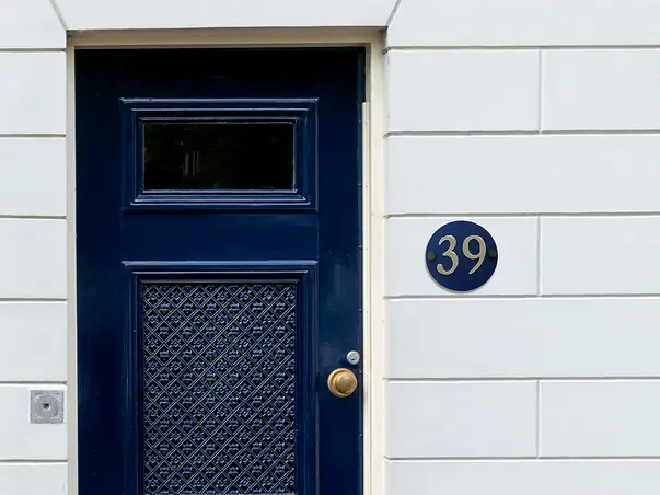 placuta adresa din bond cu numar in relief 3