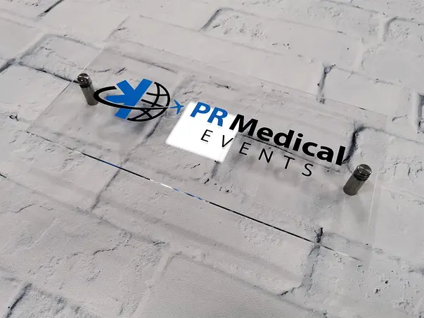 placuta adresa din plexiglass transparent si scris din vinil cu text personalizat2