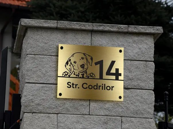 placuta adresa model caine dalmatian din bond argintiu sau auriu s14