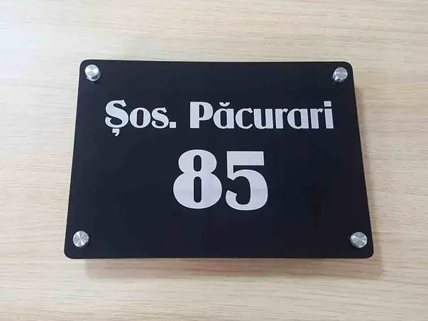 placuta adresa text argintiu 