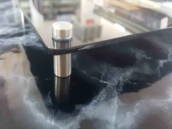 placuta adresa text auriu detaliu 2