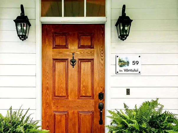 placuta cu numar si adresa model printat uv colorata model casuta acril alb s03