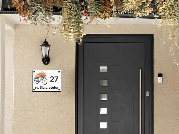 placuta cu numar si adresa model printat uv colorata model casuta acril alb s04