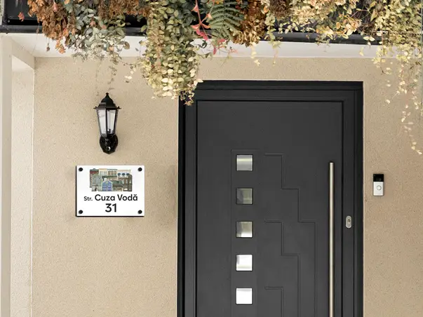 placuta cu numar si adresa model printat uv colorata model casuta acril alb s04