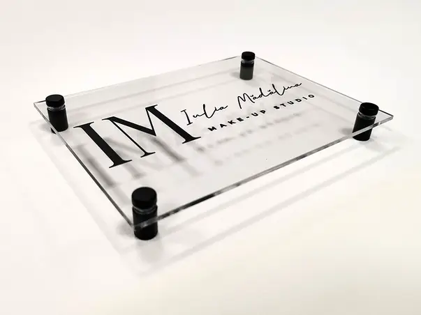 placuta indicatoare personalizata cu nume sau logo distantiere incluse 2