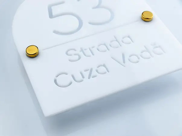 placuta numar si adresa casa din plexiglass cu text personalizat prin decupare s02