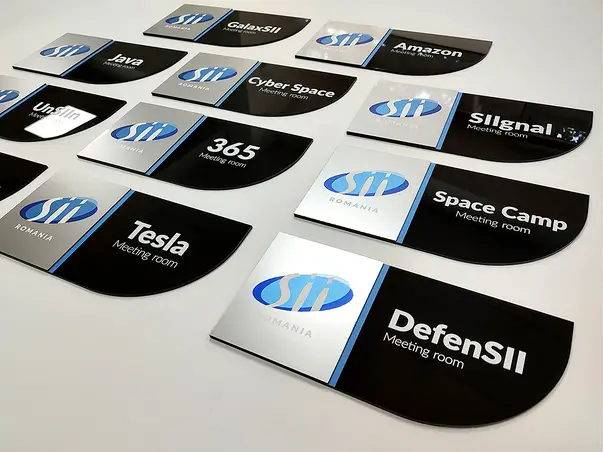 placuta personalizata cu print uv pentru birouri spatii comerciale firme institutii s09