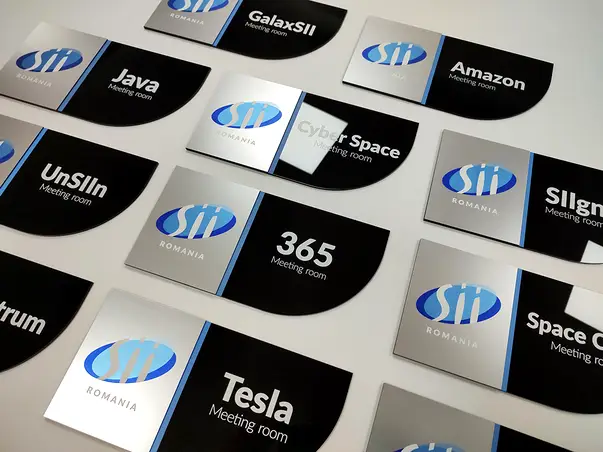 placuta personalizata cu print uv pentru birouri spatii comerciale firme institutii s10