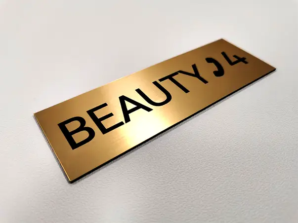 placuta personalizata gravata pentru birouri spatii comerciale firme si institutii 15x5 cm 1