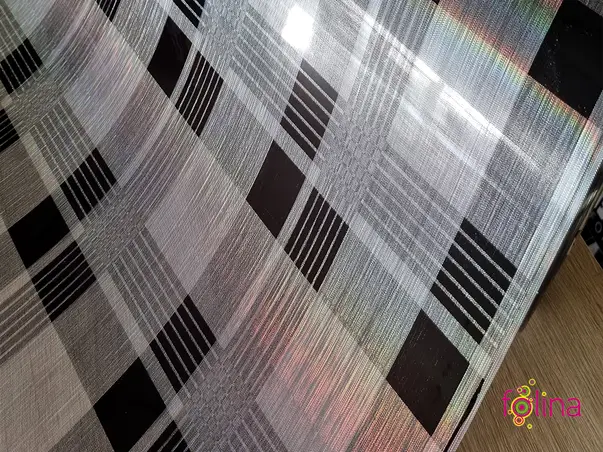 protectie blat gri cu carouri negre