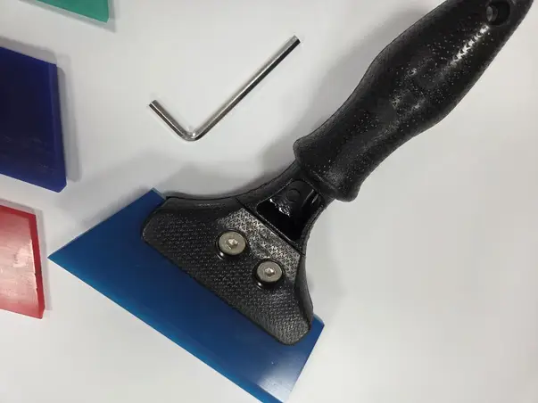 racleta cu maner aplicare folie geam