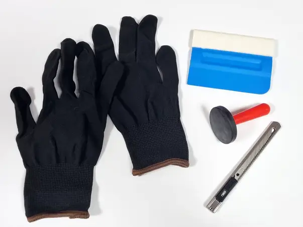 set 4 accesorii colantare auto manusi racleta magnetica cutter si magnet