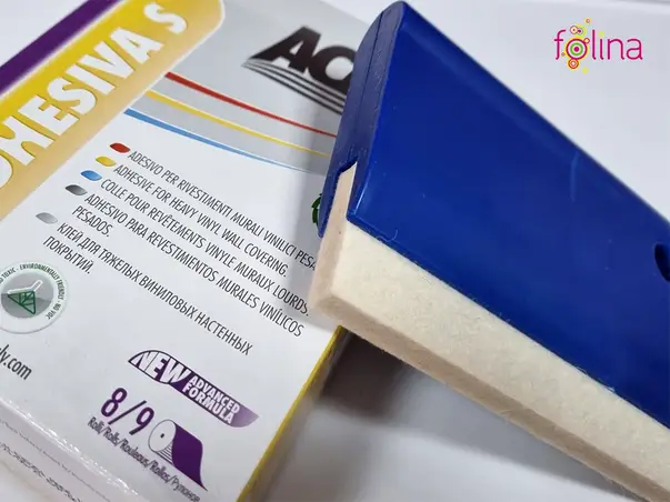 set accesorii aplicare tapet adeziv si racleta