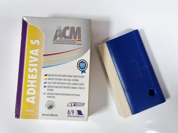 set adeziv tapet si racleta pentru aplicare