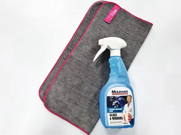 set de curatare geamuri si suprafete sticla laveta microfibra si solutie 3