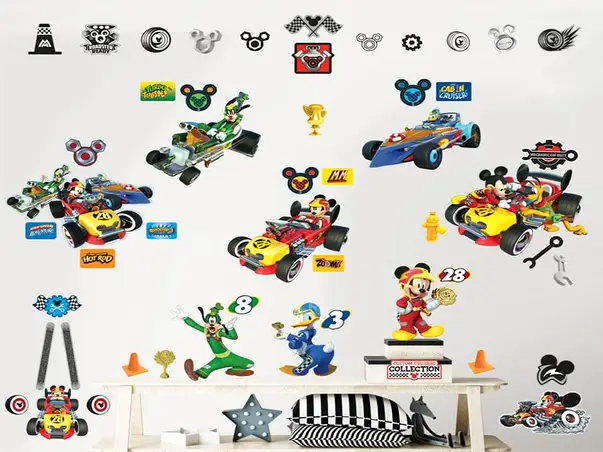 set stickere mickey si pilotii de curse