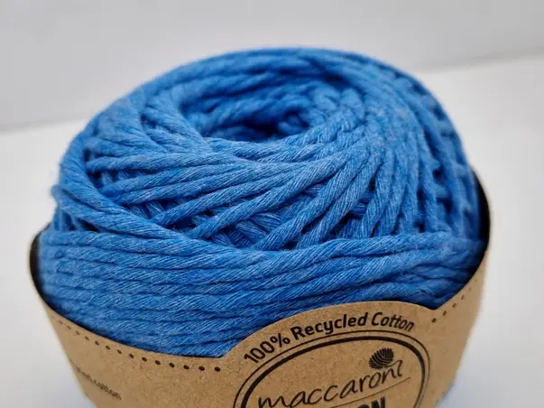 sfoara de tricotat albastra