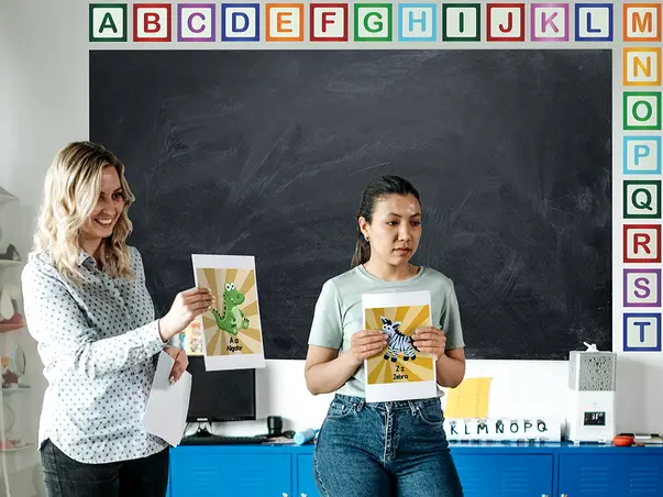 sticker alfabet colorat si autocolant tabla de scris cu creta