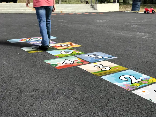 sticker camera copii sotron colorat rezistent la trafic s4