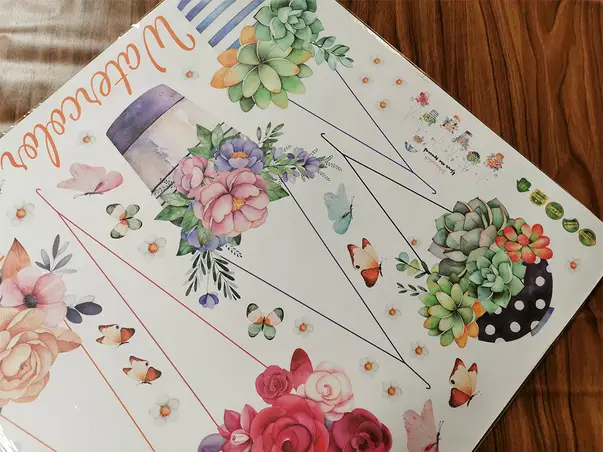 sticker decor cu flori colorate in ghivece suspendate