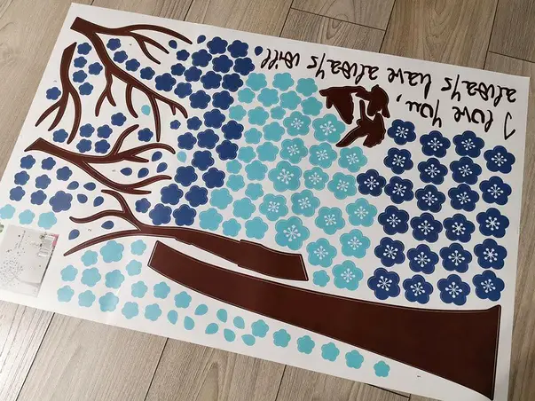 sticker decorativ copac cu flori albastre