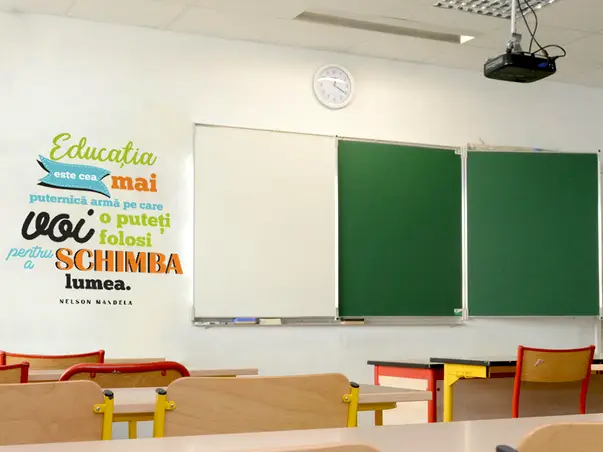 sticker educational citat nelson mandela despre educatie decoratiune pentru scoli s7