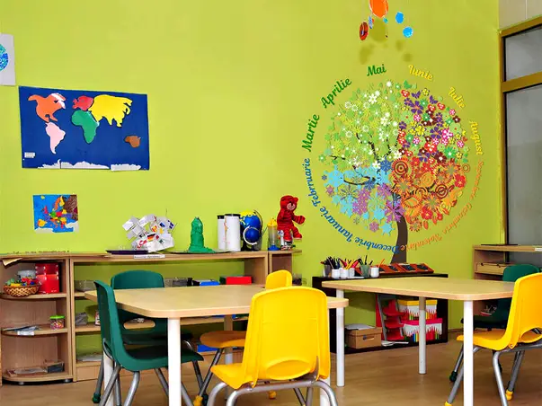 sticker educativ copacul anotimpurilor si lunile anului