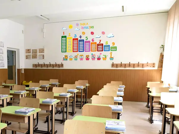 sticker educativ cu tabla inmultirii si personaje colorate ideal pentru scoli gradinite s2