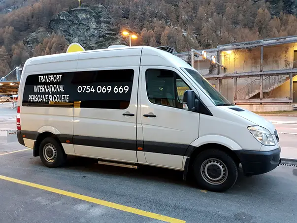 sticker firma personalizat cu litere sau logo reclama pe masina ta 2 randuri s8