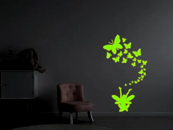 sticker fosforescent zana cu fluturi folina glow in the dark