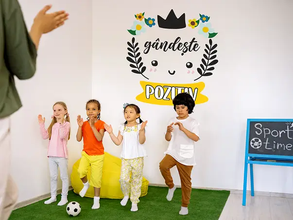 sticker mesaj motivational gandeste pozitiv camera copii scoli gradinite s5