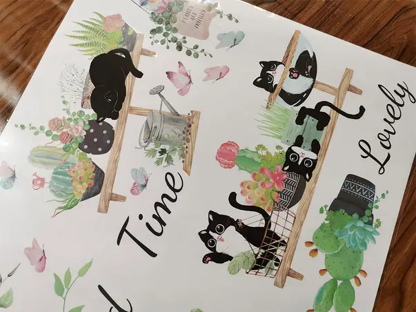 sticker perete pisici printre plante